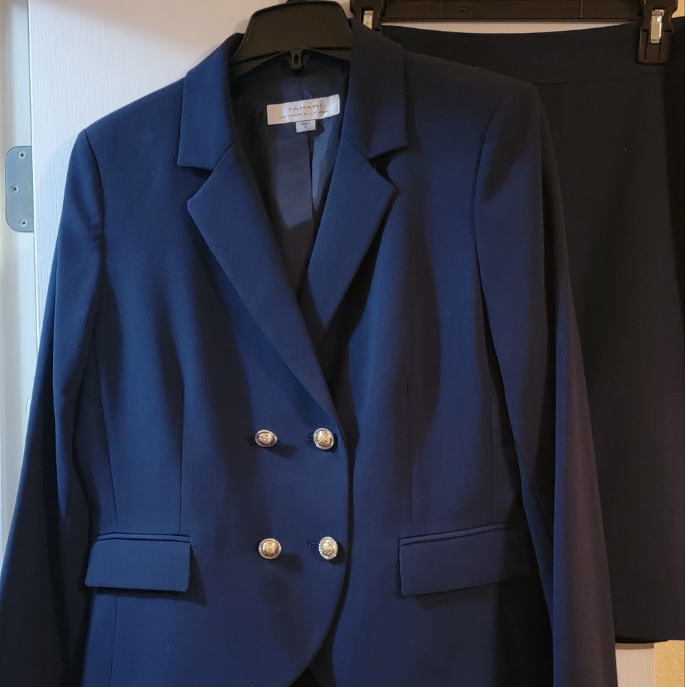 TAHARI JACKET SKIRT SET